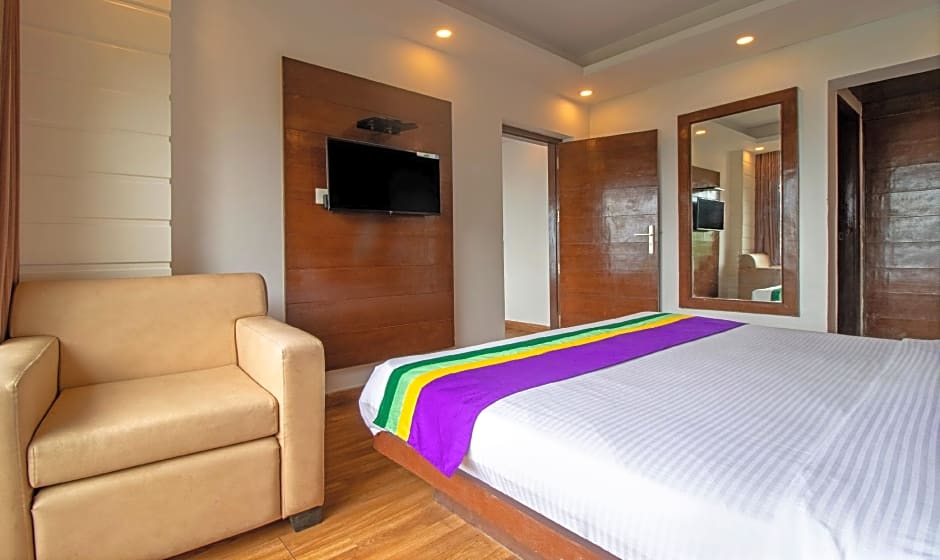 Treebo Premium Queen Of Hills Near Mall Road