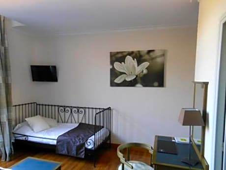 Family room with 3 Single Beds