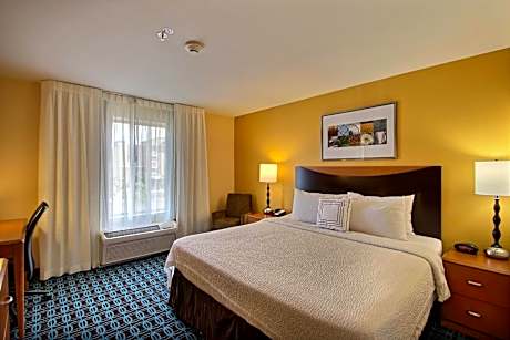 King Room with Roll-in Shower - Mobility and Hearing Accessible