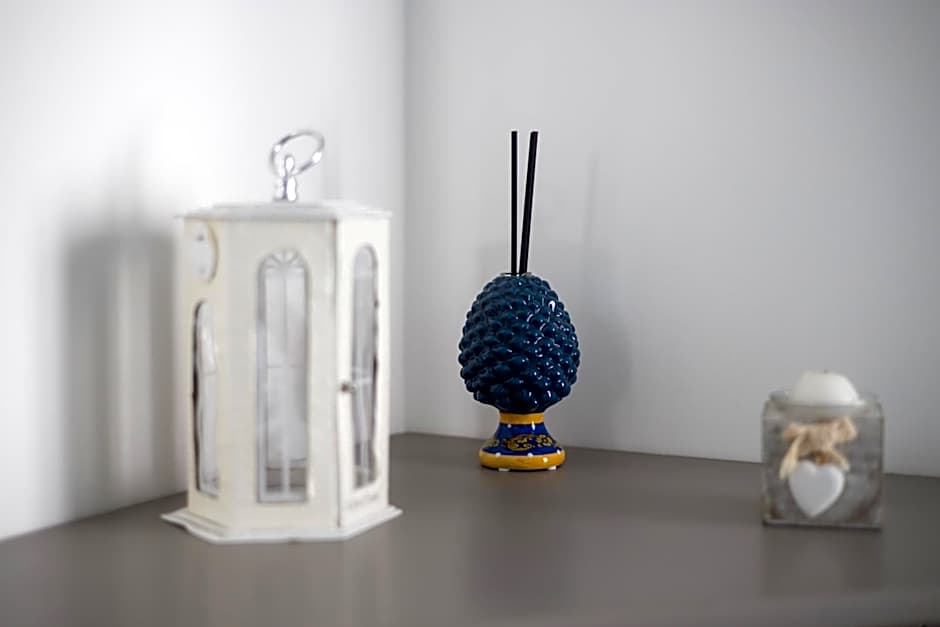 PalerMonAmour Art Gallery Suite