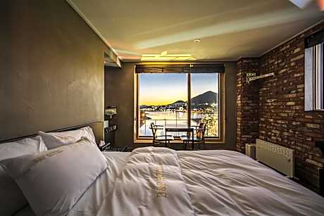 Deluxe Ocean View Double Room for 2 People - Non-Smoking