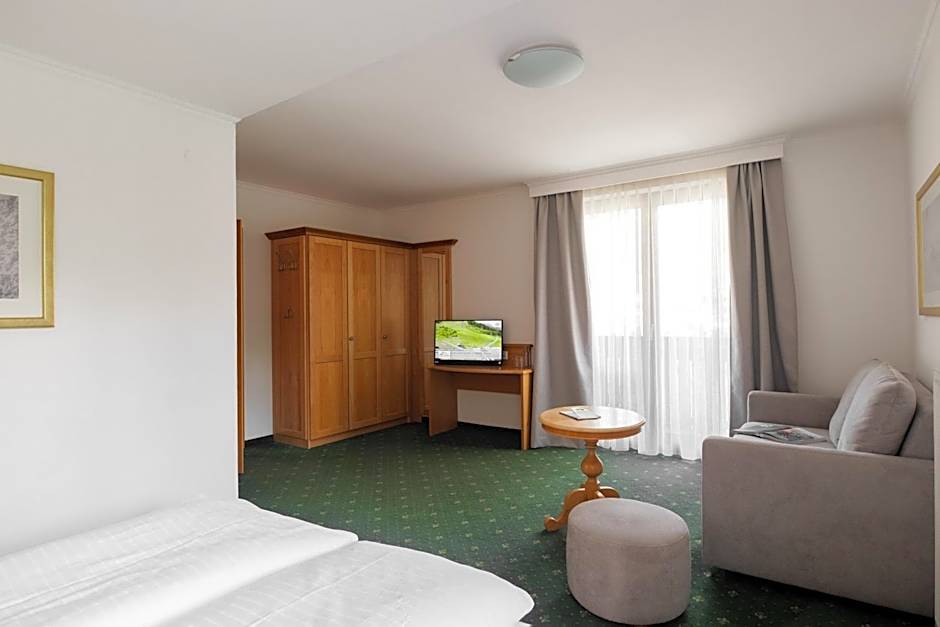 Hotel Martini Kaprun including free parking and Zell am See-Kaprun summer card