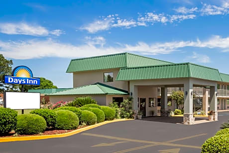 Days Inn by Wyndham Blakely