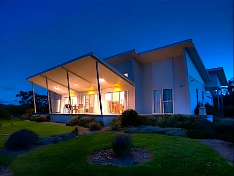 Azjure Studio Retreat