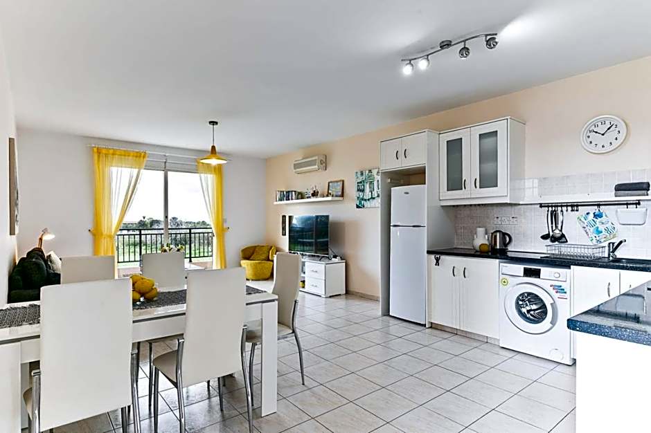 Sunny View - A Stunning Apartment with private rooftop