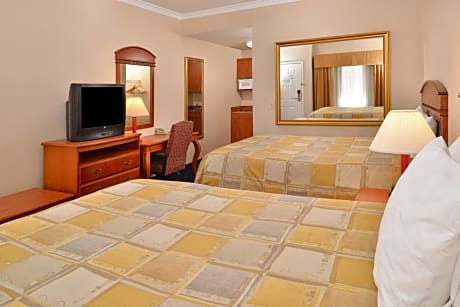 Queen Room with Two Queen Beds - Non-Smoking