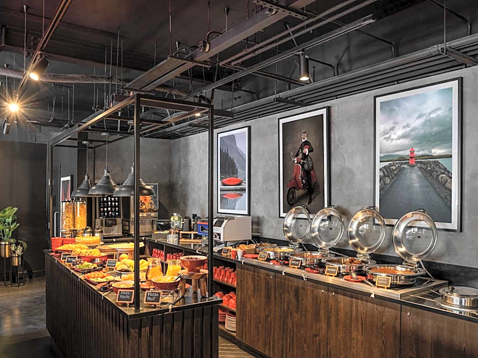 Radisson Red London Gatwick Airport