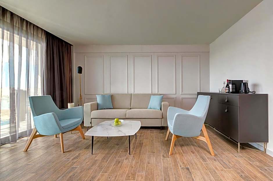 Land's End, Boutique Hotel