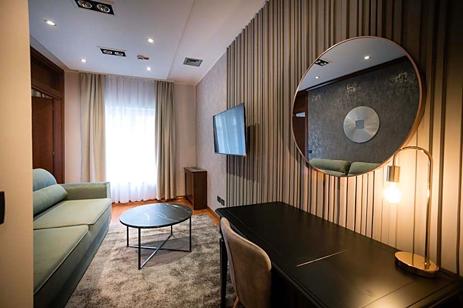 NATALI Luxury suites PARKING