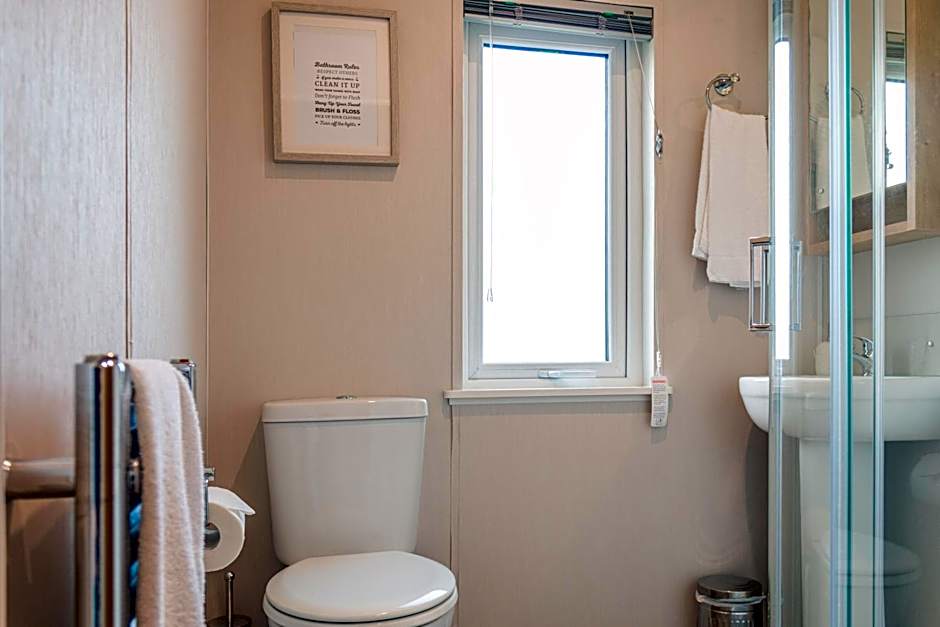 Kinship Lodge with Hot Tub