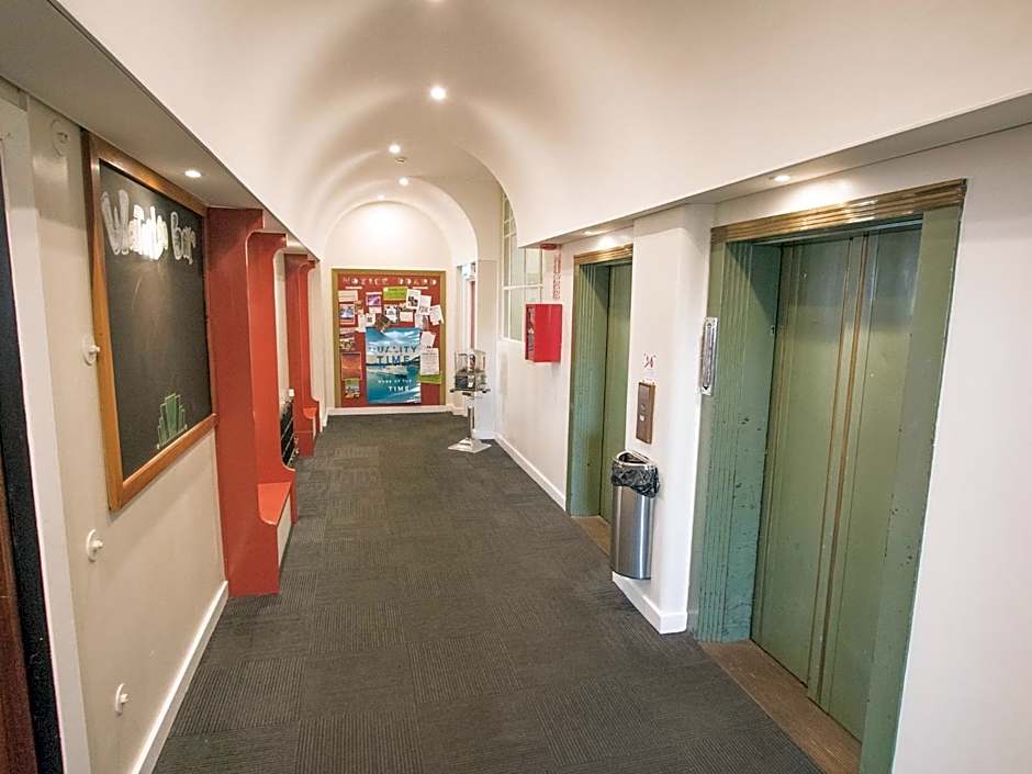 Hotel Waterloo & Backpackers