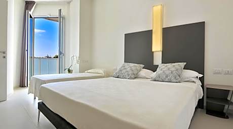 Deluxe Suite with Spa Bath