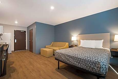 Queen Suite with Sofa Bed - Non Smoking