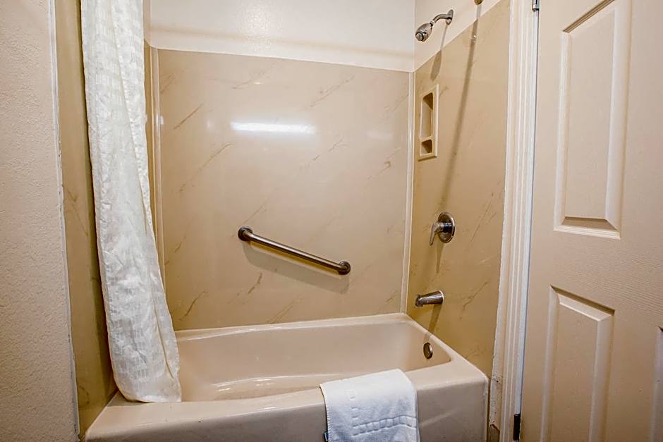 Anaheim Discovery Inn And Suites