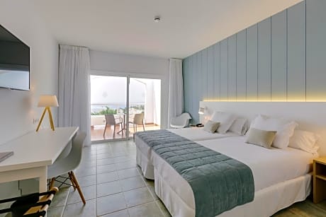 Standard Double Room with Sea View (3 Adults)