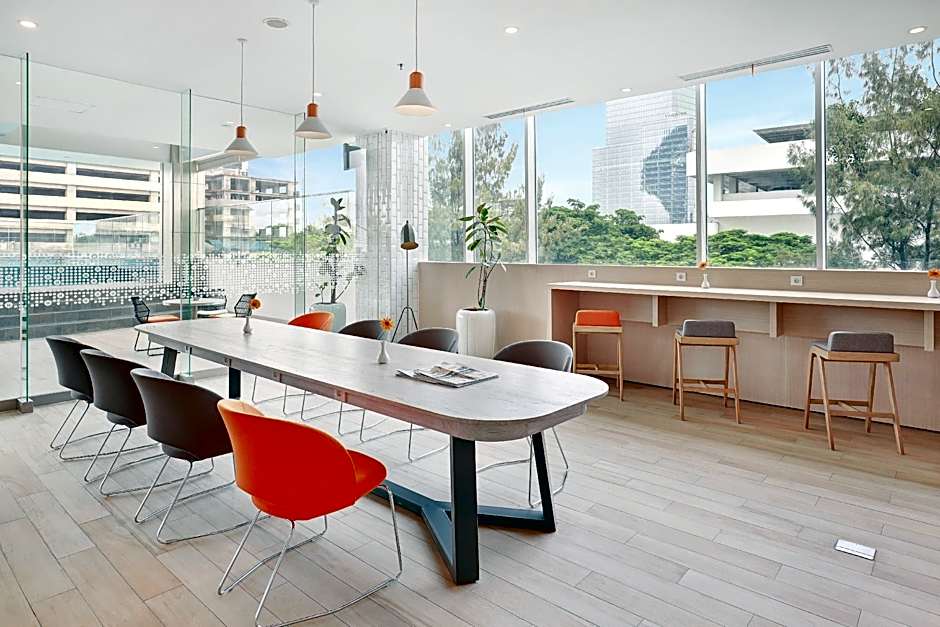 HARRIS Hotel & Conventions Bundaran Satelit Surabaya