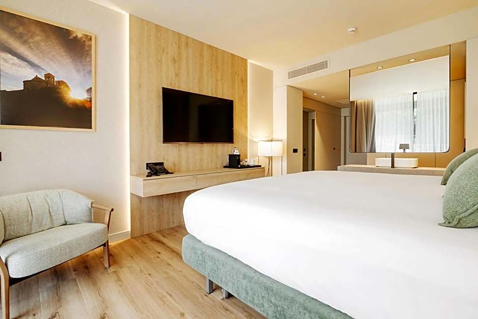 Hotel Món Sant Benet