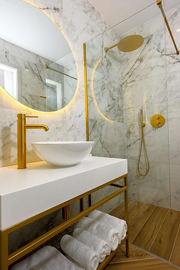 XVI Suites - Adults Only