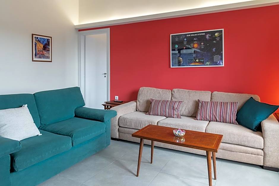 CHROMA Lodge Pikermi