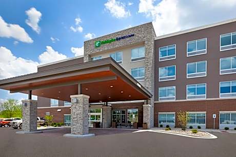 Holiday Inn Express and Suites Grand Rapids Airport- South By IHG