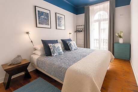 INT Lisbon Suites