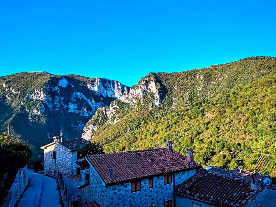 B&B Bivacco Frasassi climbing & trail running house