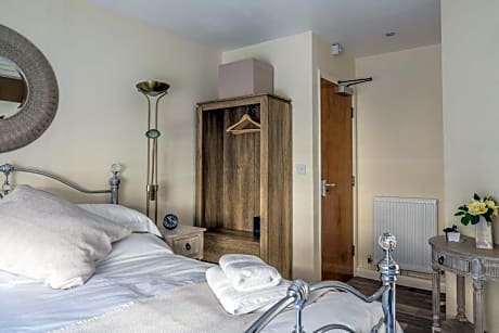 Deluxe Double Room with Shower