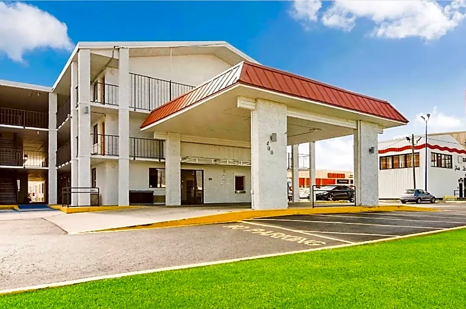 OYO Hotel Mobile, AL I-65 at Airport Blvd