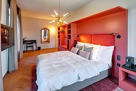 Junior Suite with Terrace and Lake View