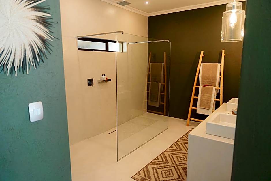 Bambuu Lakeside Lodge