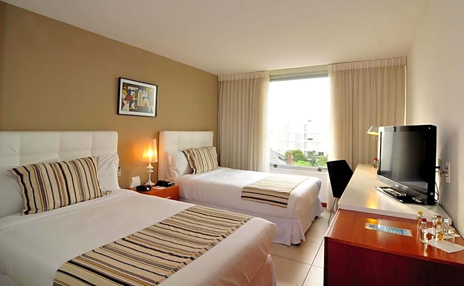 Real Colonia Hotel & Suites