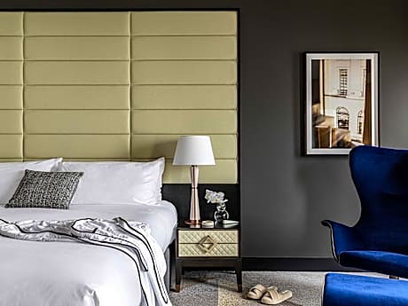 Luxury Club King Room with City View - Club Lounge Access
