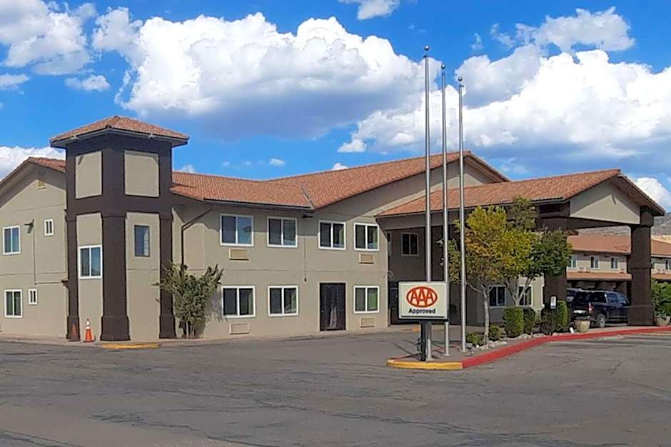 Quality Inn & Suites Grants - I-40