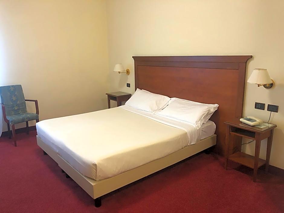 Photo 1 of 6 of 1 Double Bed or 2 Beds