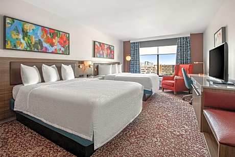 2 QUEEN MOBILITY ACCESSIBLE W/ROLLIN SHOWER