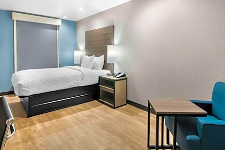 Double Room - Non Smoking/Interior Hall