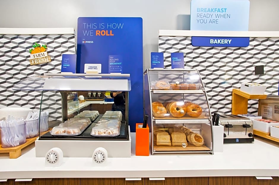 Holiday Inn Express & Suites Sacramento NE Cal Expo By IHG