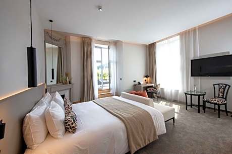 King Suite with Private Terrace - Non-Smoking