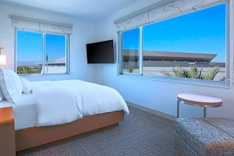 Executive Suite, 1 King, Sofa bed