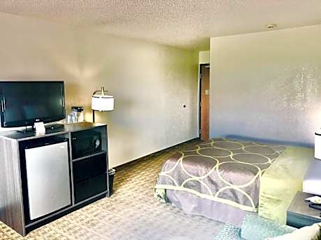 Queen Room - Mobility Access/Non-Smoking