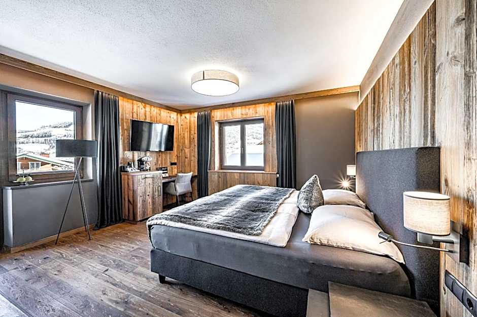 ALMMONTE SENSUM SUITES - Funky Living Hotel