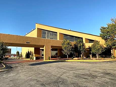 The Atrium Hotel on Third