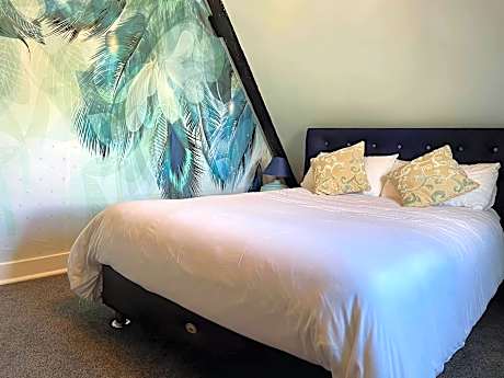 Double Room-Ensuite-Street View