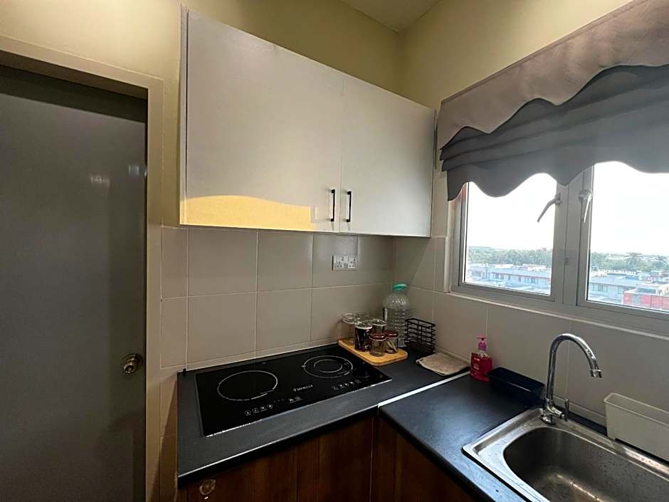 Casa D'Faiz Alanis near KLIA pool olympic size