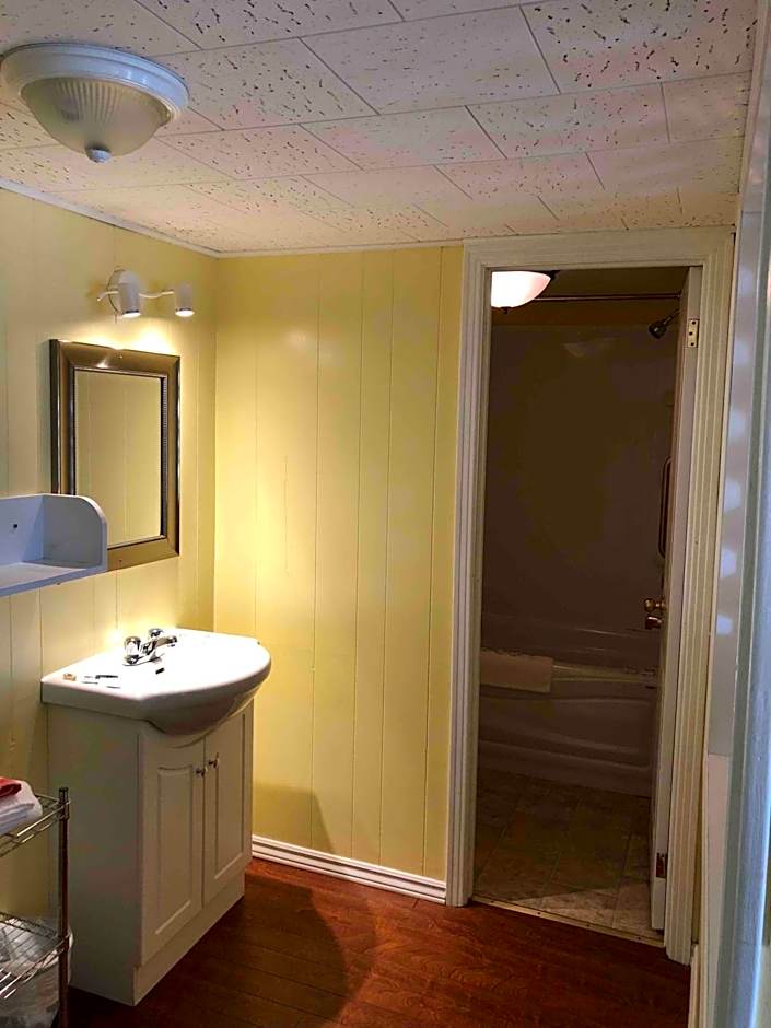 Lakelawn B&B and Motel