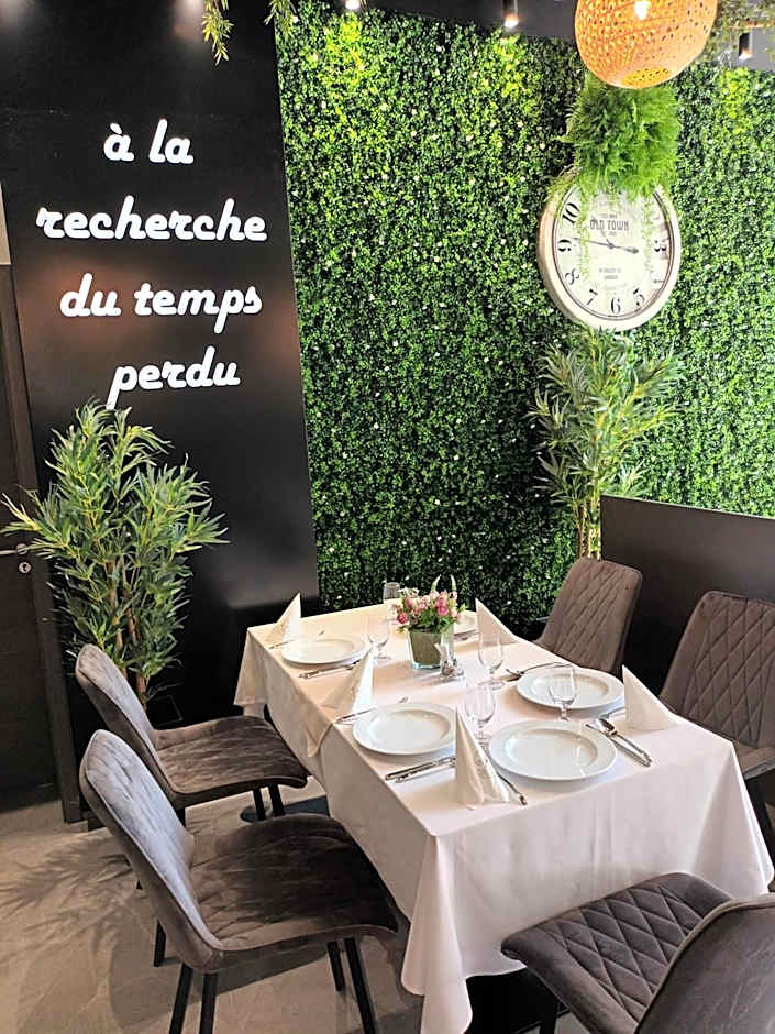 Parizs Garden Apartments