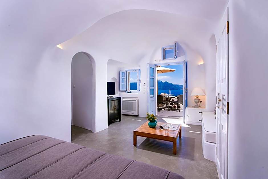 Pezoules of Oia