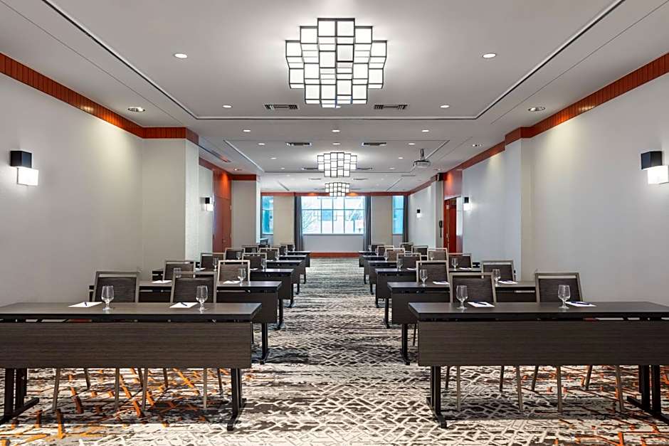 Delta Hotels Vancouver Downtown Suites