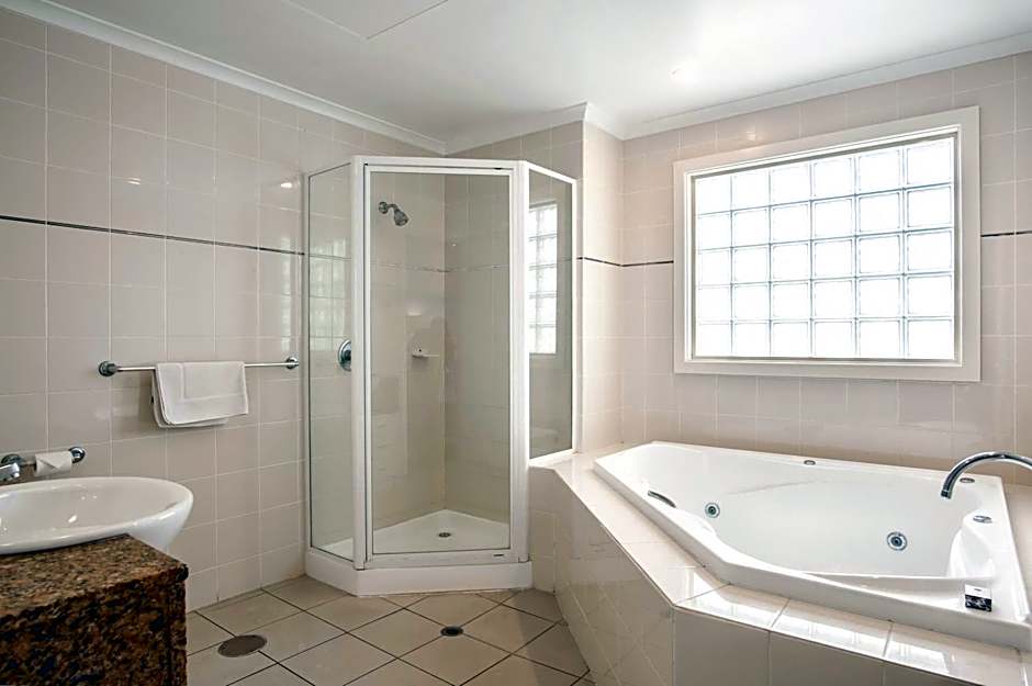 Marina Hotel and Apartments