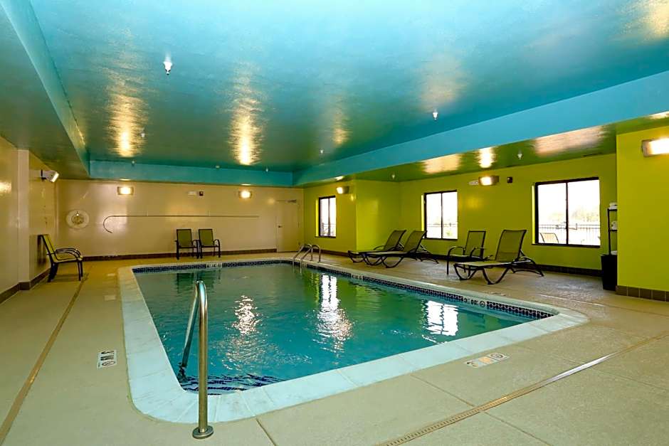 Holiday Inn Express & Suites Marion Northeast By IHG